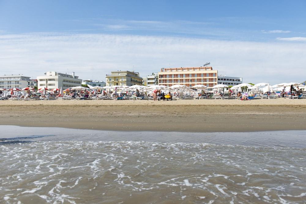 Hotel Columbus Caorle Exterior photo