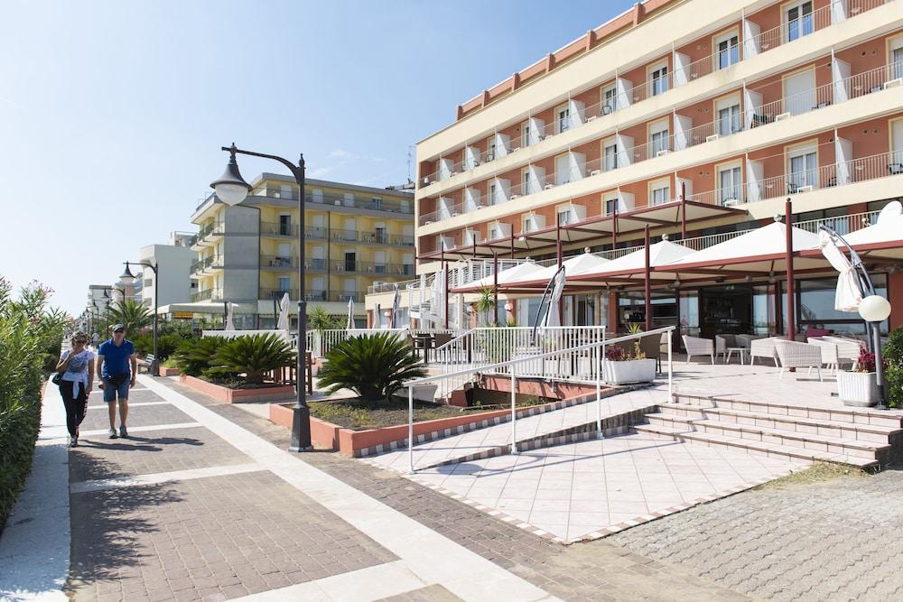 Hotel Columbus Caorle Exterior photo